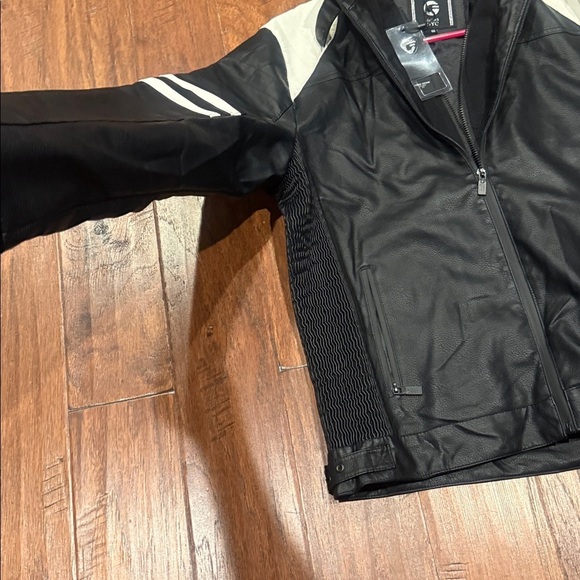 NWT! Medium Black and White Hooded Men's Jacket - Picture 7 of 9